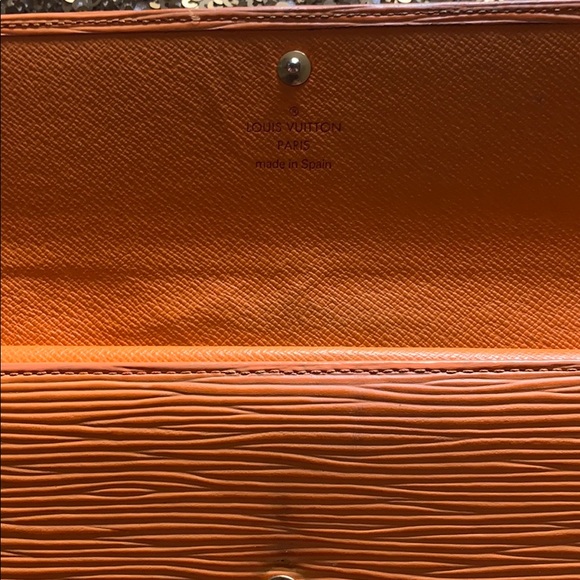 Authentic Louis Vuitton Wallet 🧡 - Picture 2 of 6